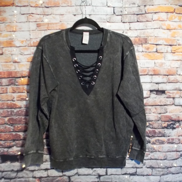 Tops - Grey sweatshirt with lace-up front